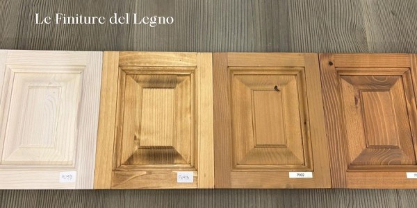 Le finiture del legno dei mobili di produzione